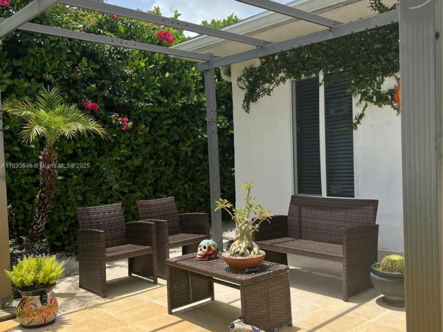 Продажа дома по адресу 323 NW 105th St - фото 6249011