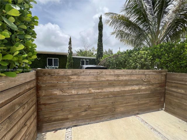 Продажа дома по адресу 323 NW 105th St - фото 6249013