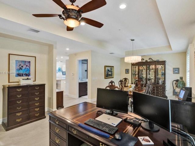 Продажа дома по адресу 346 N Elm St A-10 - фото 6225203