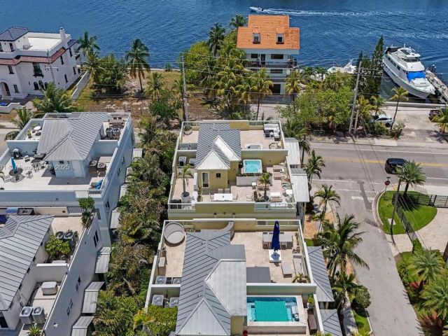 Продажа дома по адресу 346 N Elm St A-10 - фото 6225204