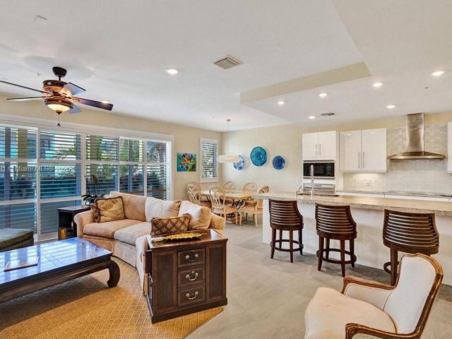 Продажа дома по адресу 346 N Elm St A-10 - фото 6225208