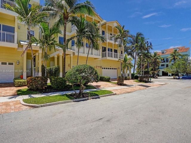 Продажа дома по адресу 346 N Elm St A-10 - фото 6225216