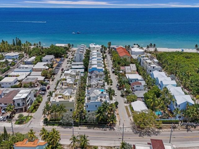 Продажа дома по адресу 346 N Elm St A-10 - фото 6225218