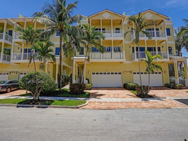 Продажа дома по адресу 346 N Elm St A-10 - фото 6225219