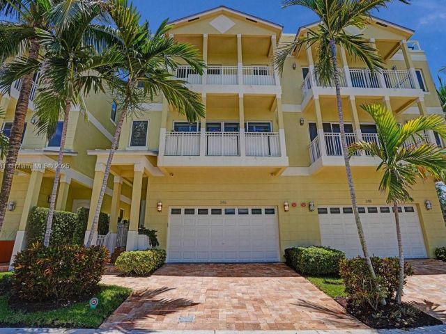 Продажа дома по адресу 346 N Elm St A-10 - фото 6225221