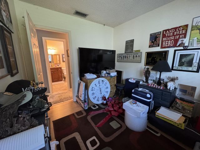 Дом в аренду по адресу 2615 SW Natura Avenue - фото 6231862