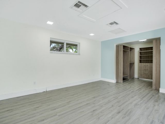 Дом в аренду по адресу 7351 Valencia Drive - фото 6220114