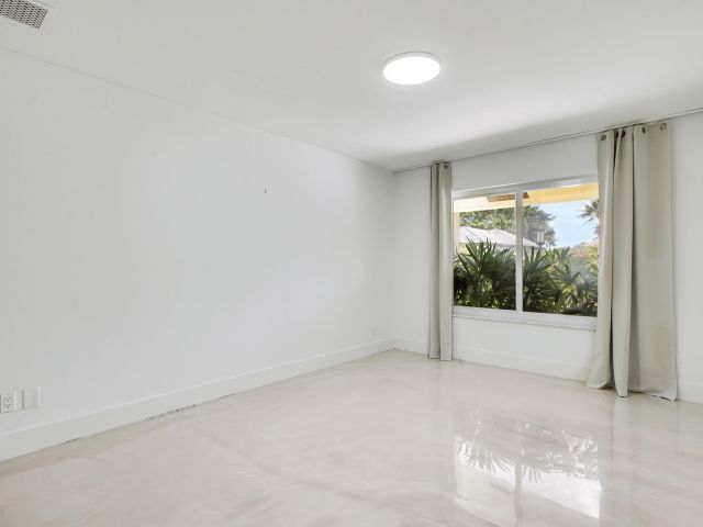 Дом в аренду по адресу 7351 Valencia Drive - фото 6220116