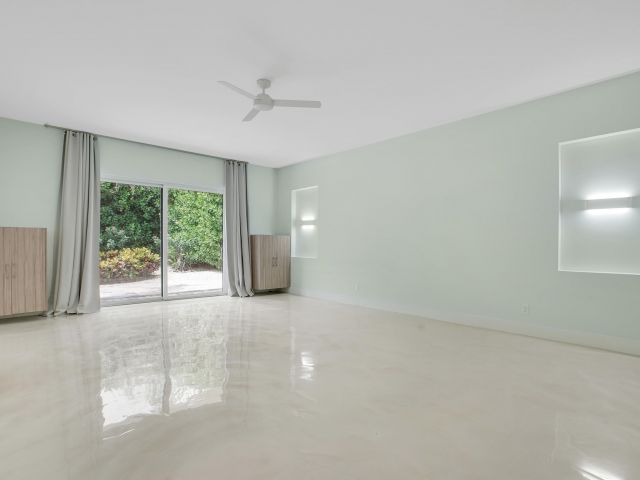 Дом в аренду по адресу 7351 Valencia Drive - фото 6220120