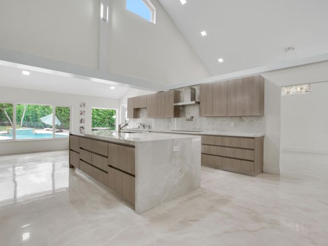 Дом в аренду по адресу 7351 Valencia Drive - фото 6220122