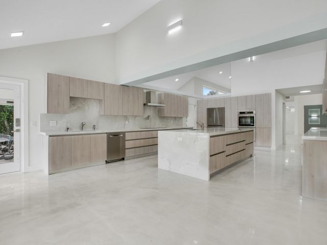 Дом в аренду по адресу 7351 Valencia Drive - фото 6220123