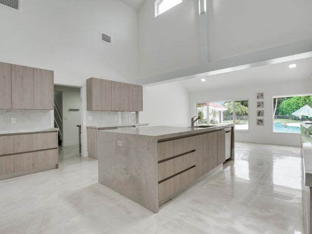 Дом в аренду по адресу 7351 Valencia Drive - фото 6220124