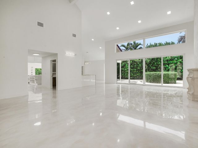 Дом в аренду по адресу 7351 Valencia Drive - фото 6220125