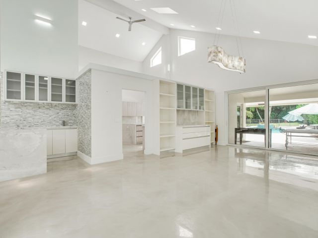 Дом в аренду по адресу 7351 Valencia Drive - фото 6220126