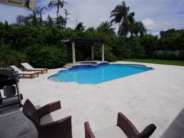 Дом в аренду по адресу 12401 SW 77th St 12401 - фото 6222135