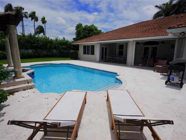 Дом в аренду по адресу 12401 SW 77th St 12401 - фото 6222138