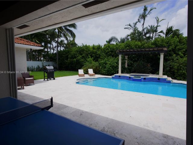 Дом в аренду по адресу 12401 SW 77th St 12401 - фото 6222139