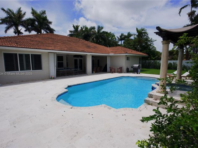 Дом в аренду по адресу 12401 SW 77th St 12401 - фото 6222140