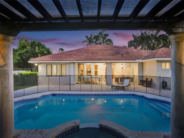 Дом в аренду по адресу 12401 SW 77th St 12401 - фото 6222144