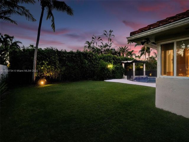 Дом в аренду по адресу 12401 SW 77th St 12401 - фото 6222147