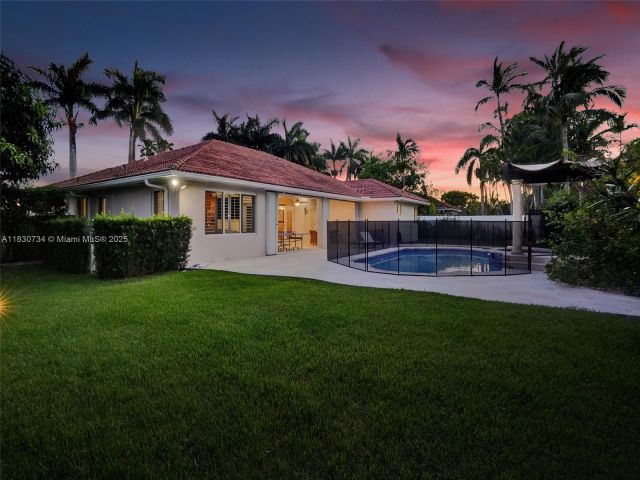 Дом в аренду по адресу 12401 SW 77th St 12401 - фото 6222148