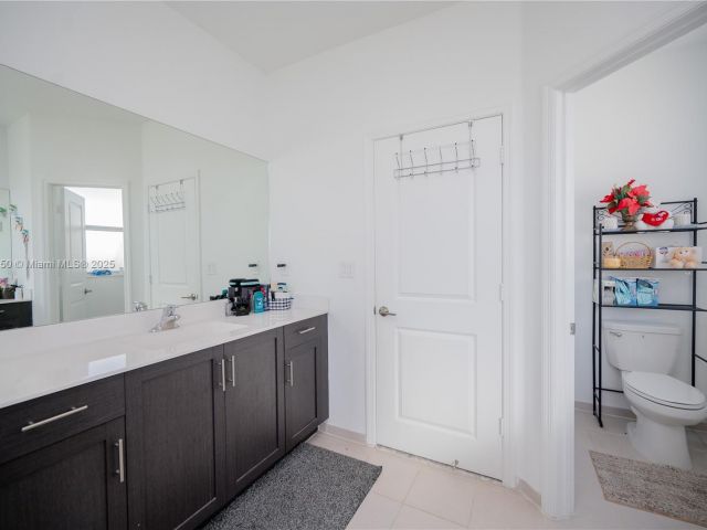 Продажа дома по адресу 1388 SE 27th Ter - фото 6246548