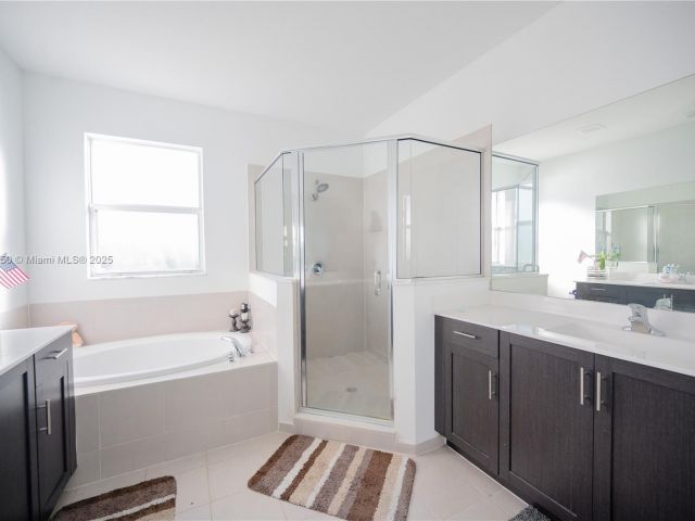 Продажа дома по адресу 1388 SE 27th Ter - фото 6246550