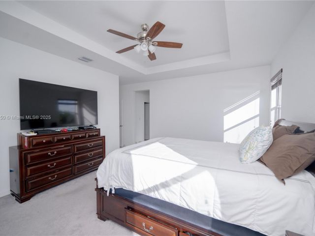 Продажа дома по адресу 1388 SE 27th Ter - фото 6246551