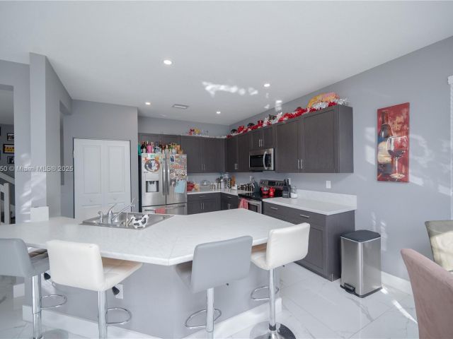 Продажа дома по адресу 1388 SE 27th Ter - фото 6246556