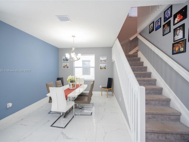 Продажа дома по адресу 1388 SE 27th Ter - фото 6246558