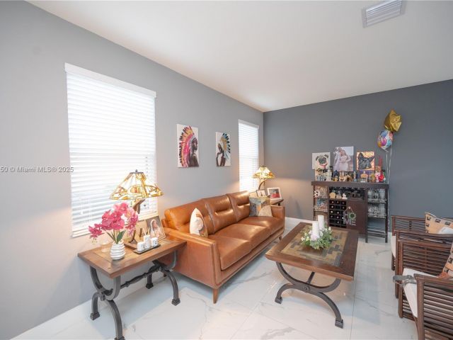 Продажа дома по адресу 1388 SE 27th Ter - фото 6246561