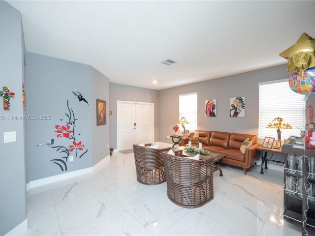 Продажа дома по адресу 1388 SE 27th Ter - фото 6246562