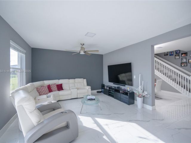 Продажа дома по адресу 1388 SE 27th Ter - фото 6246563