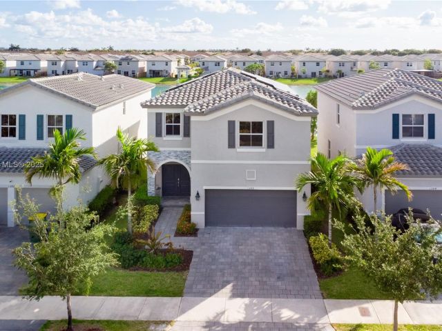 Продажа дома по адресу 1388 SE 27th Ter - фото 6246565