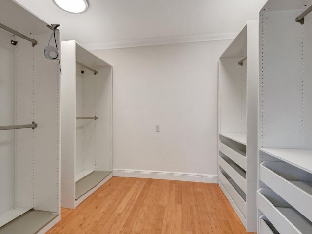 Продажа дома по адресу 4610 Pinetree Drive - фото 6801682