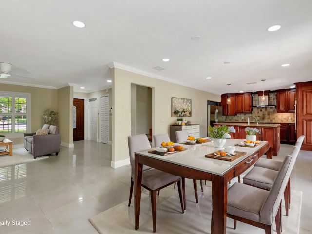 Продажа дома по адресу 4610 Pinetree Drive - фото 6801691