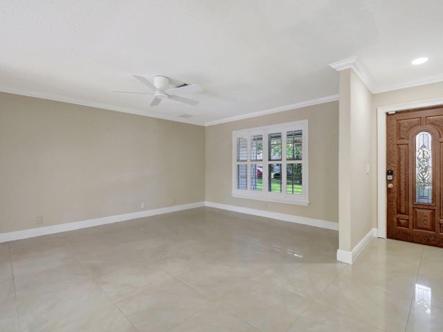 Продажа дома по адресу 4610 Pinetree Drive - фото 6801693