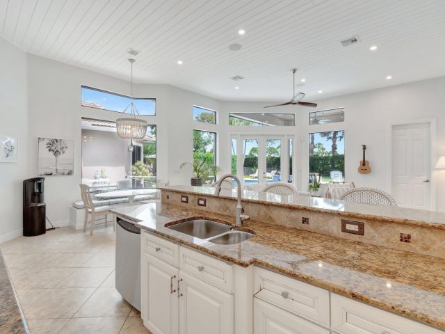 Продажа дома по адресу 15652 Glencrest Avenue - фото 6764732