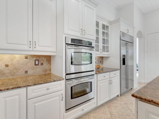 Продажа дома по адресу 15652 Glencrest Avenue - фото 6764734