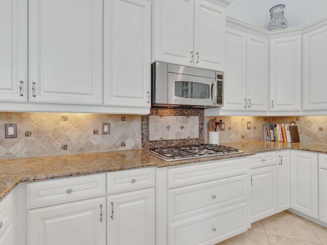 Продажа дома по адресу 15652 Glencrest Avenue - фото 6764735