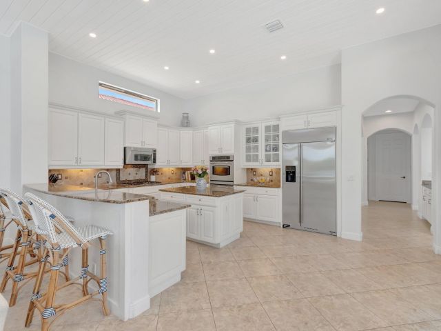 Продажа дома по адресу 15652 Glencrest Avenue - фото 6764738