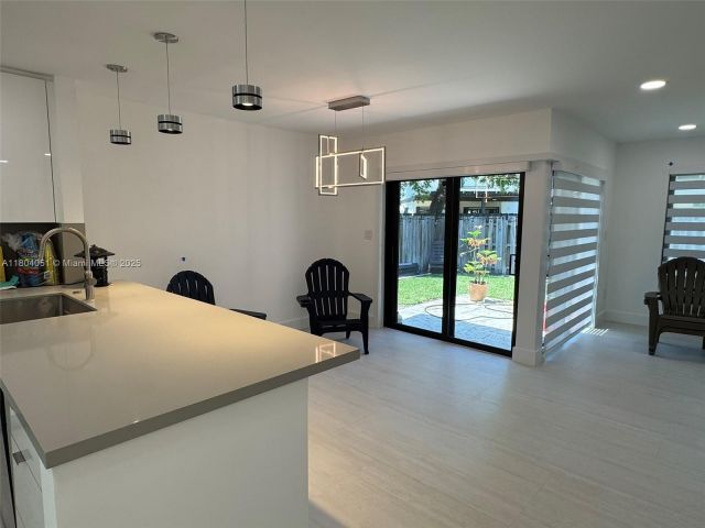 Дом в аренду по адресу 12721 SW 68th Ter. . - фото 6222165