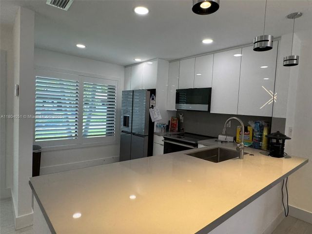 Дом в аренду по адресу 12721 SW 68th Ter. . - фото 6222167