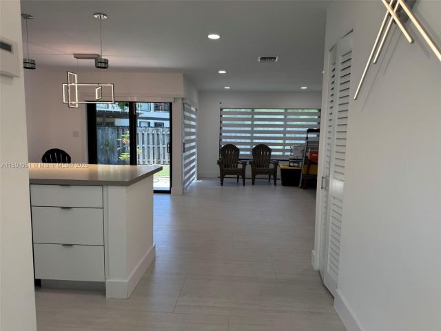 Дом в аренду по адресу 12721 SW 68th Ter. . - фото 6222169