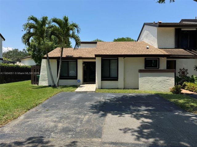 Дом в аренду по адресу 12721 SW 68th Ter. . - фото 6222170