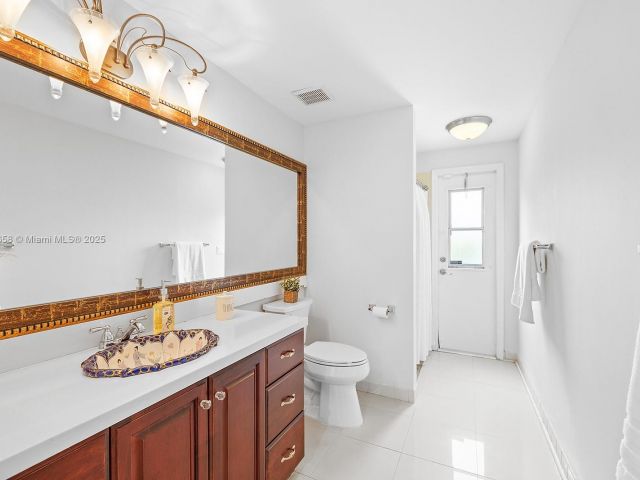 Продажа дома по адресу 620 NW 204th Ave - фото 6228139