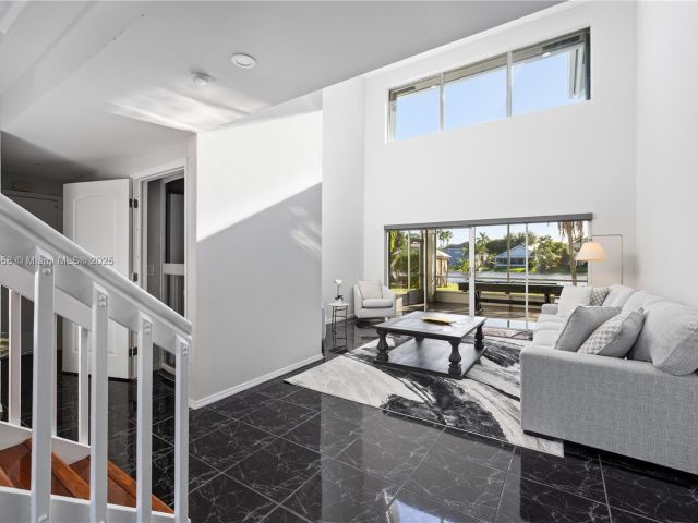 Продажа дома по адресу 620 NW 204th Ave - фото 6228143