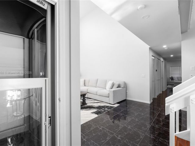 Продажа дома по адресу 620 NW 204th Ave - фото 6228144