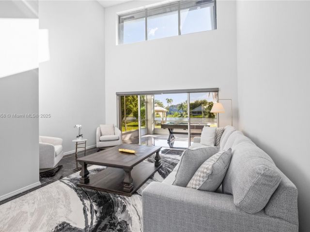 Продажа дома по адресу 620 NW 204th Ave - фото 6228145