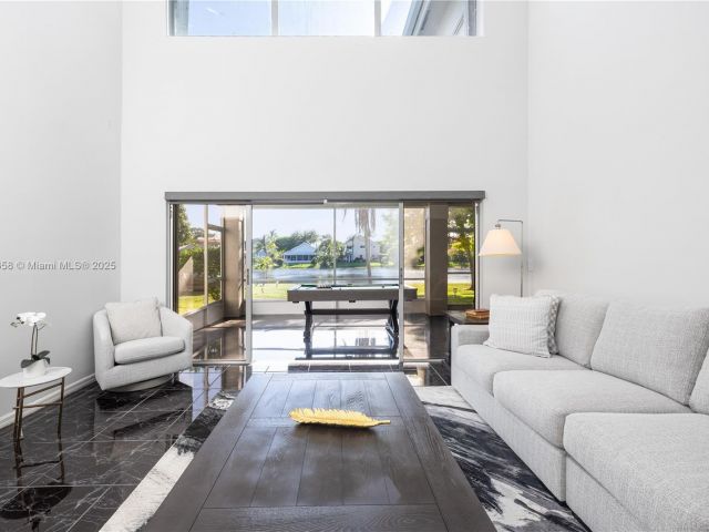 Продажа дома по адресу 620 NW 204th Ave - фото 6228146